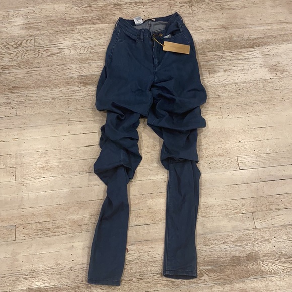 Aphrodite high-waisted-scrunch-up-ruched-jeans 27 - Picture 10 of 16